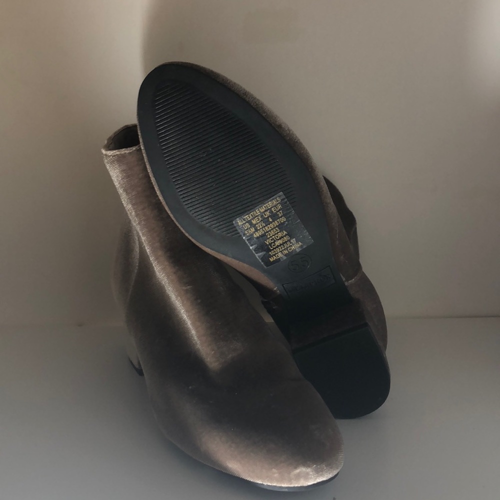 Metaphor Beige Boots - Picture 2 of 2